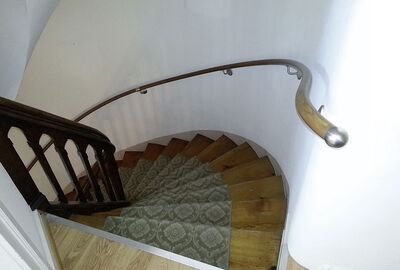 Flexo Geländer an runder Treppe