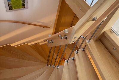 Beidseitiger Flexo Handlauf an einer Treppenmeister-Treppe